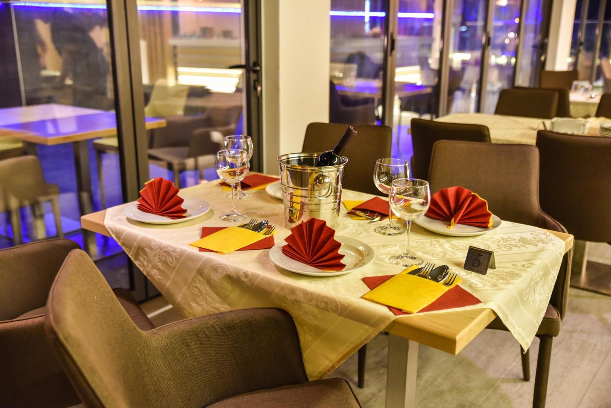 Hotel Evropa 울친 외부 사진