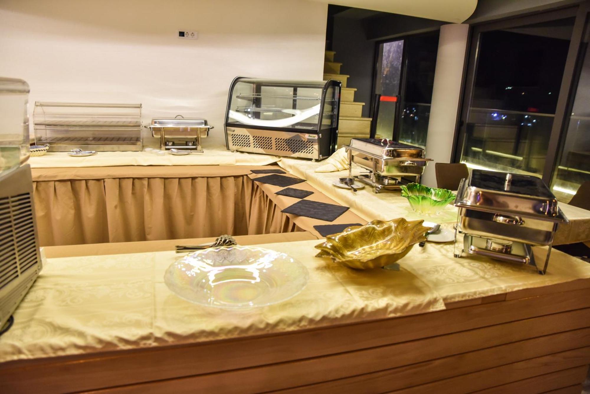 Hotel Evropa 울친 외부 사진