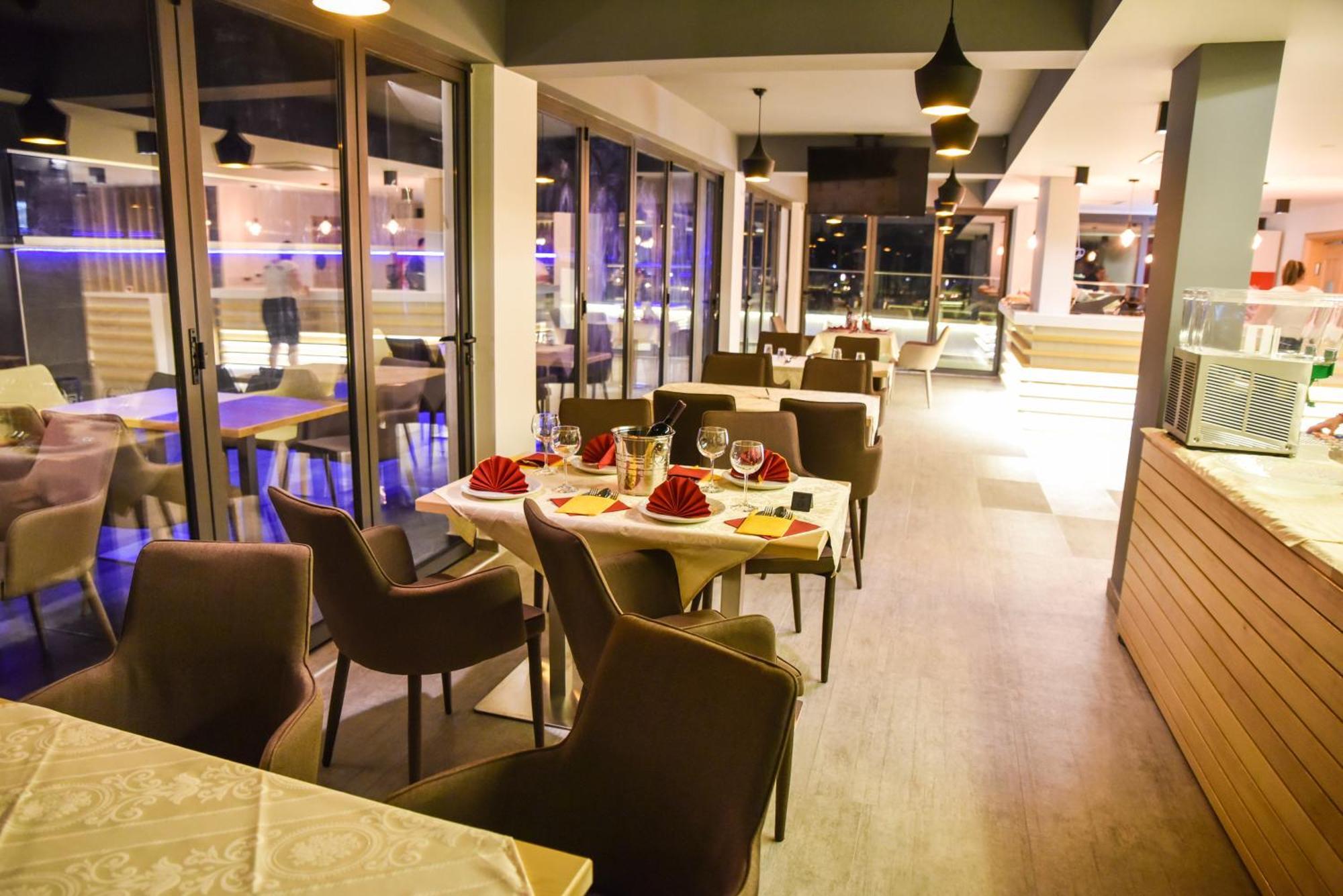 Hotel Evropa 울친 외부 사진