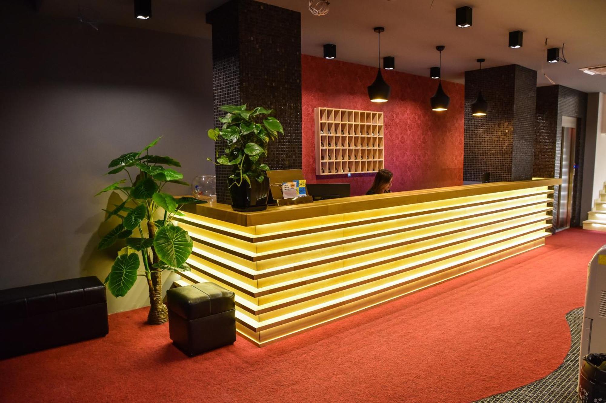Hotel Evropa 울친 외부 사진