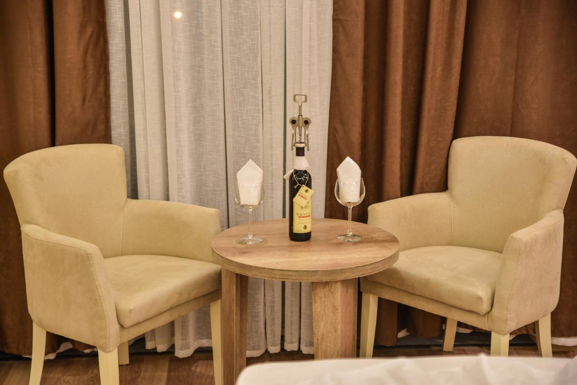 Hotel Evropa 울친 외부 사진