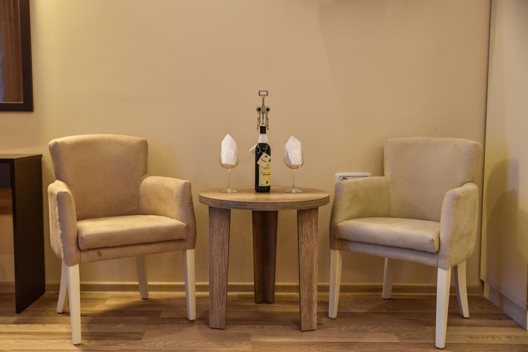 Hotel Evropa 울친 외부 사진